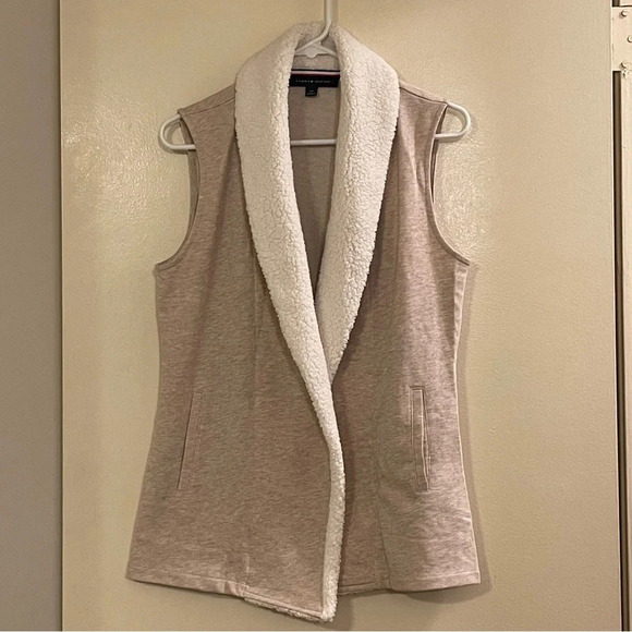 Tommy Hilfiger NWOT Sherpa Vest in Tan‎ - Picture 2 of 6